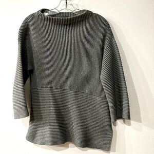 Vince Camuto gray sweater small